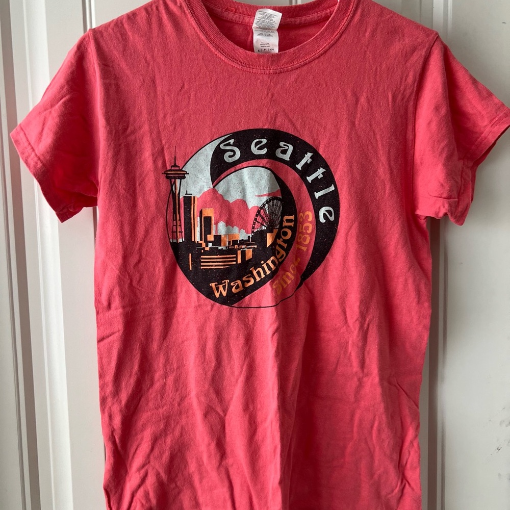 Seattle Graphic T-Shirt in Coral